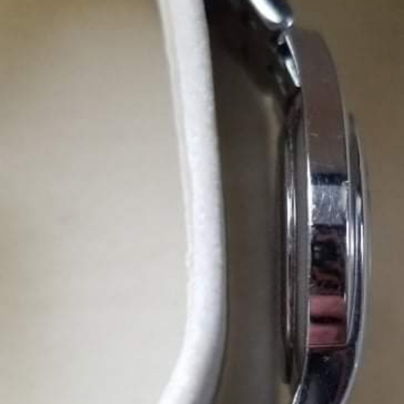 AUTHENTIC VINTAGE GUCCI LADIES 5500L STAINLESS STEEL WATCH WITH BOX - Picture 6 of 12